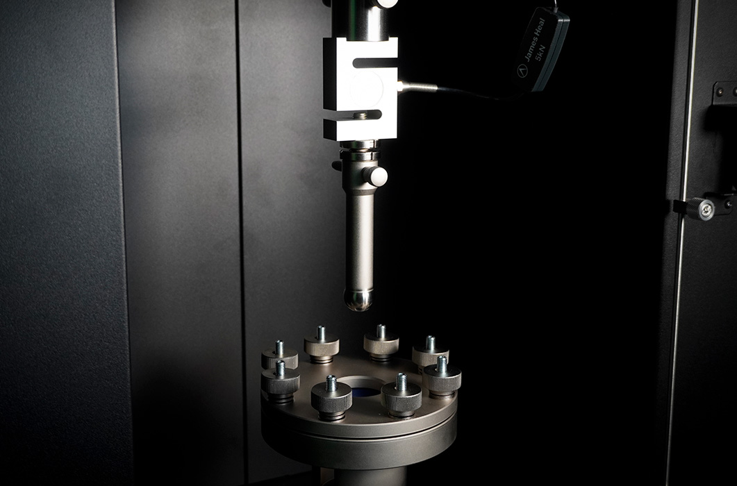 TITAN 10/25 material testing